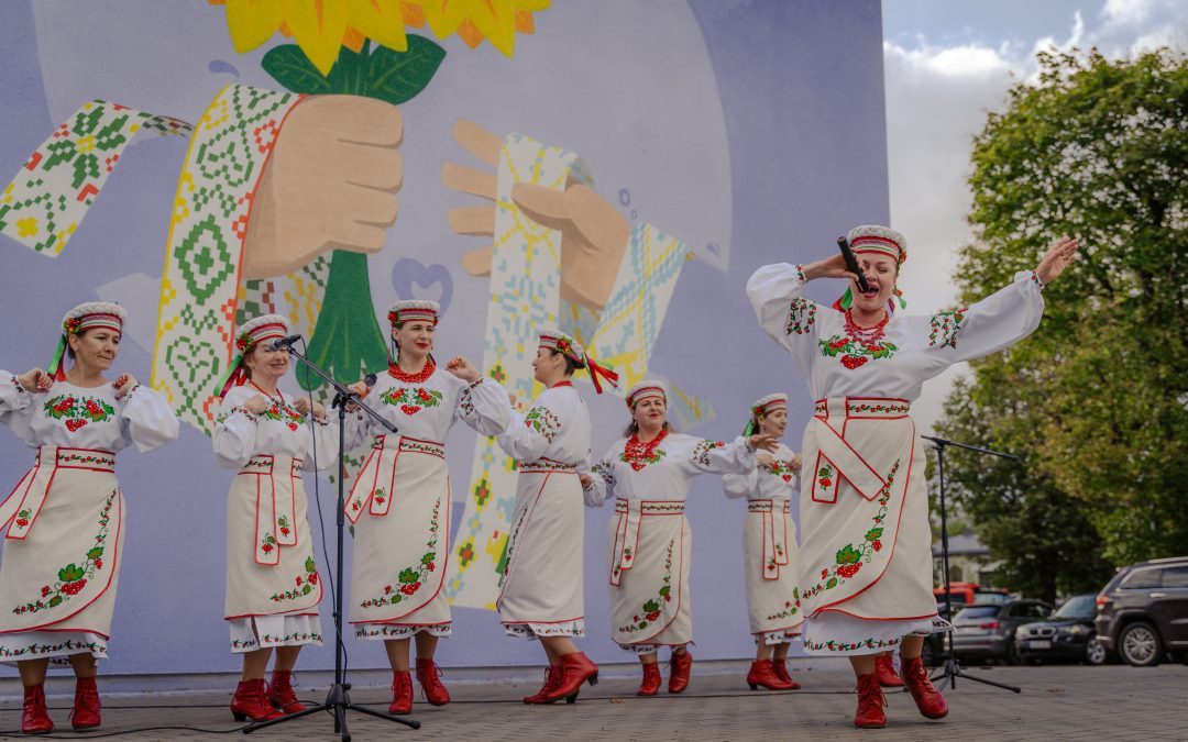 Ukrainietiška daina freskos „Istorijos, kurios jungia“ atidaryme Kaune