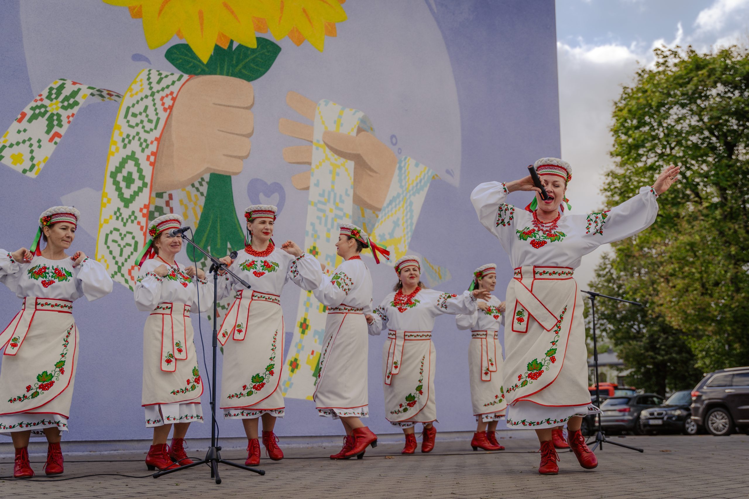 Ukrainietiška daina freskos „Istorijos, kurios jungia“ atidaryme Kaune